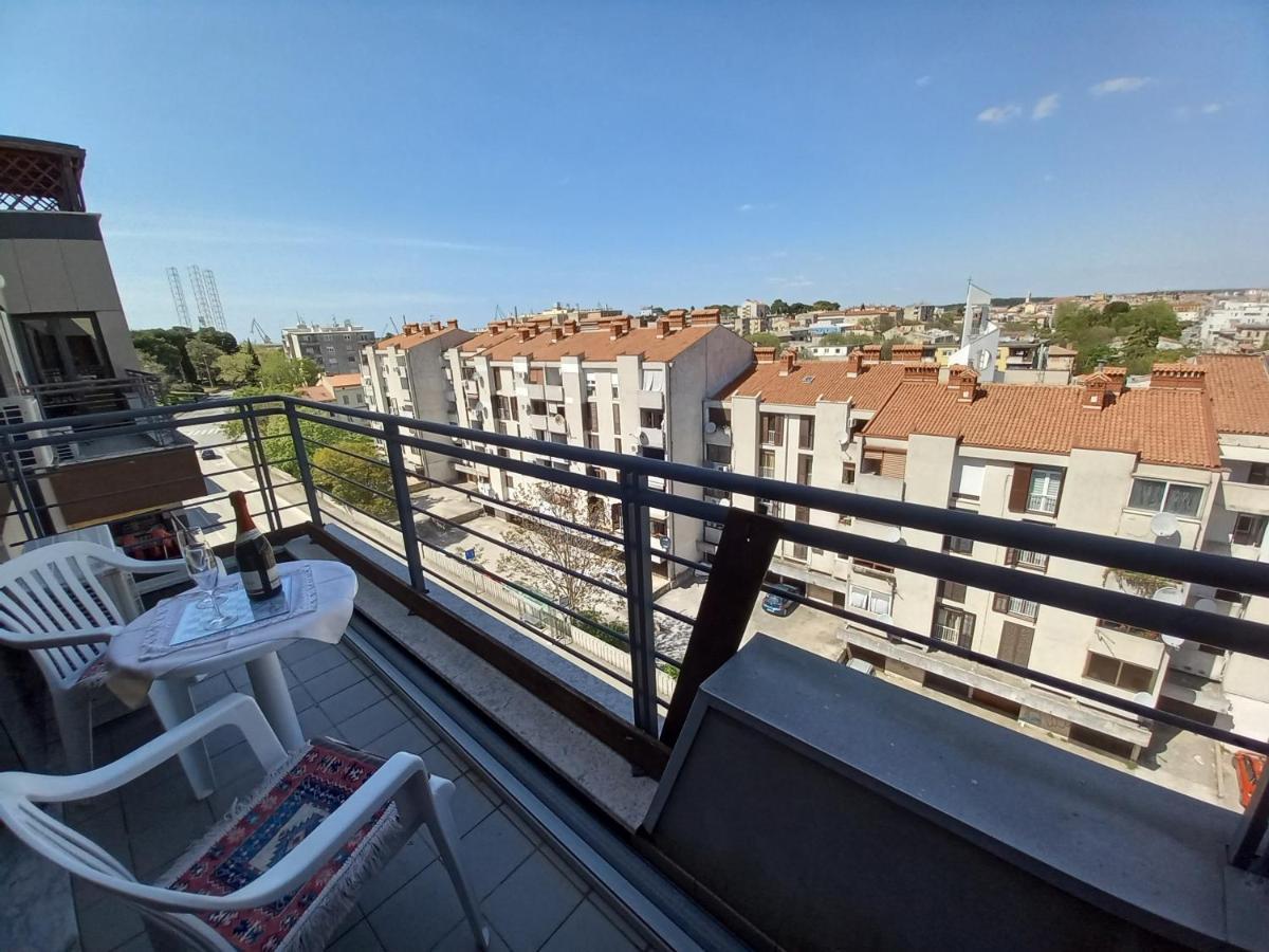Iva Apartman Pola Esterno foto