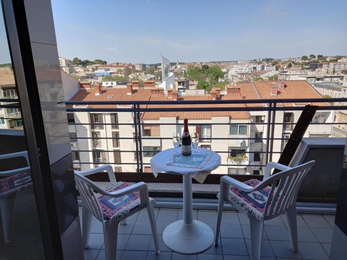 Iva Apartman Pola Esterno foto
